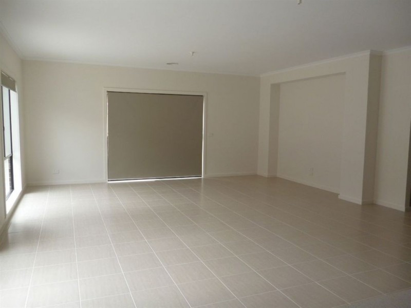 15 Rowan Ave, Williams Landing VIC 3027
