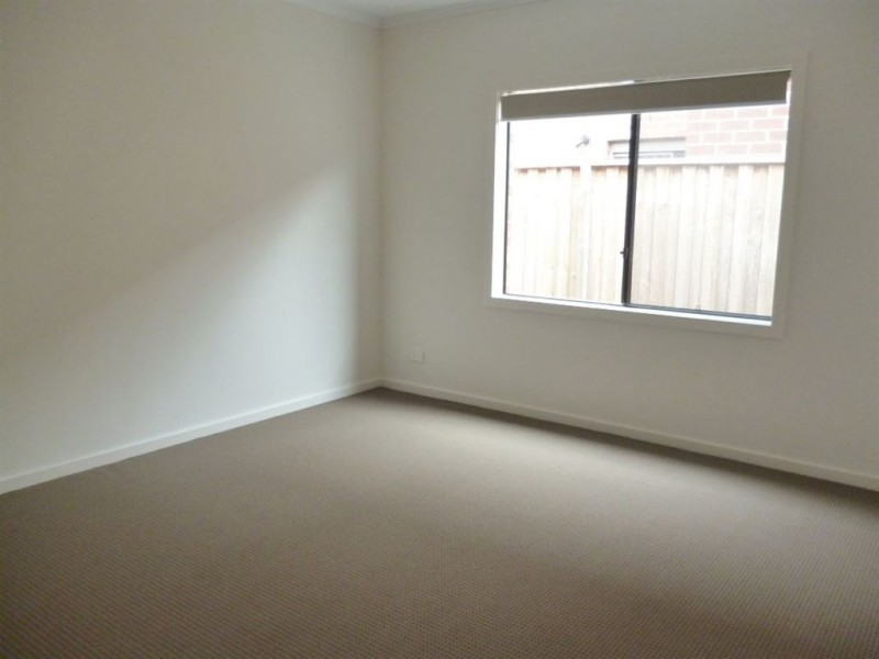 15 Rowan Ave, Williams Landing VIC 3027