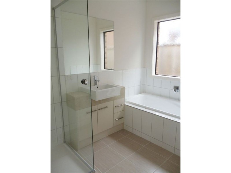 15 Rowan Ave, Williams Landing VIC 3027