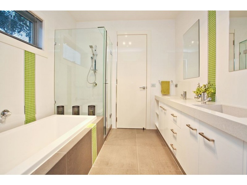 29 The Esplanade, North Geelong VIC 3215