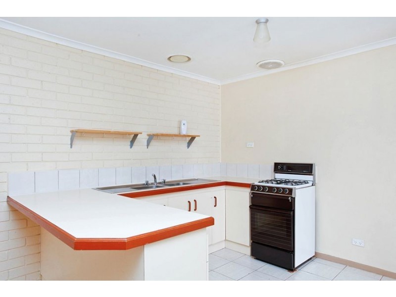 2/288 Greaves Street North, Werribee VIC 3030