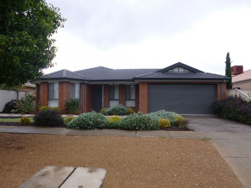42 Macadamia Grove, Werribee VIC 3030