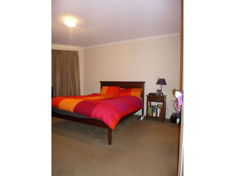 42 Macadamia Grove, Werribee VIC 3030