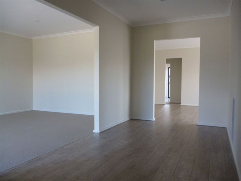 4 Michael Place, Point Cook VIC 3030