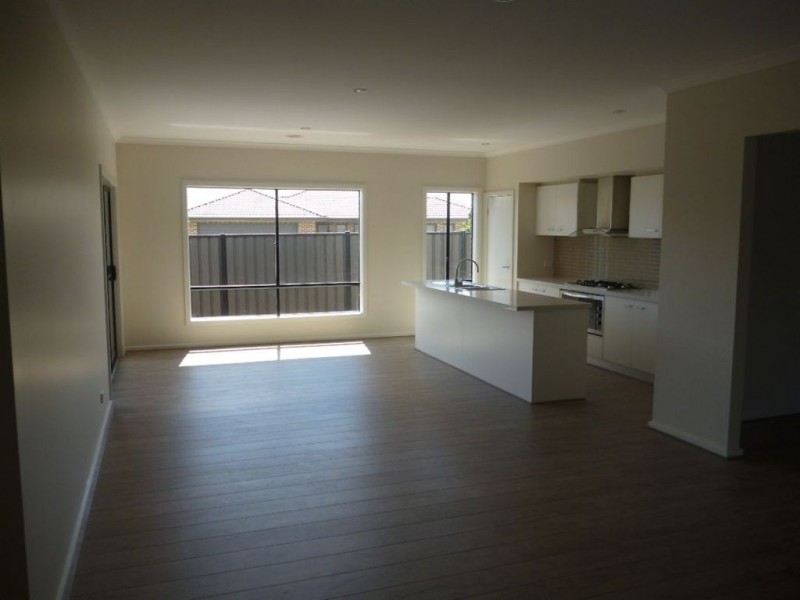 4 Michael Place, Point Cook VIC 3030
