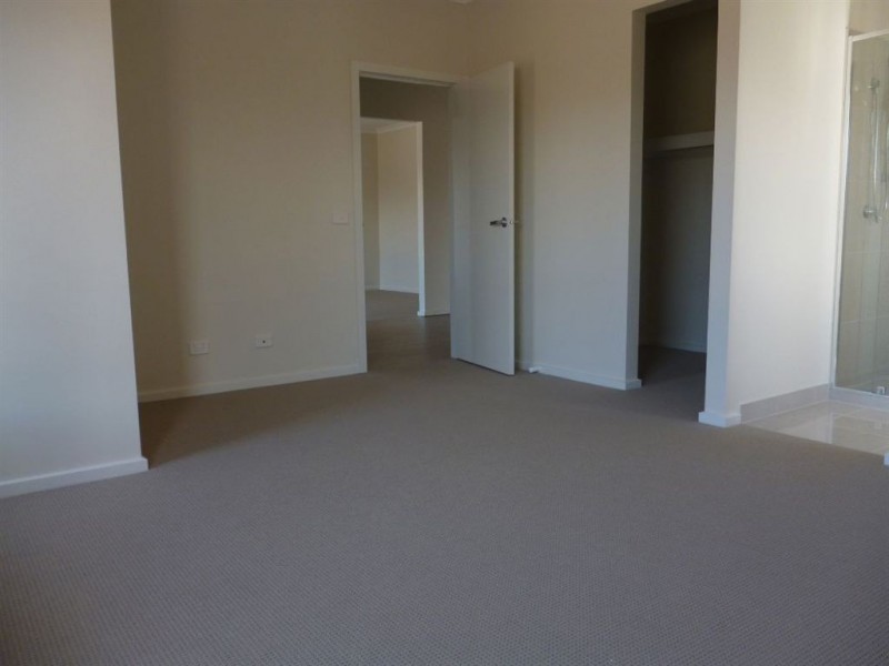 4 Michael Place, Point Cook VIC 3030