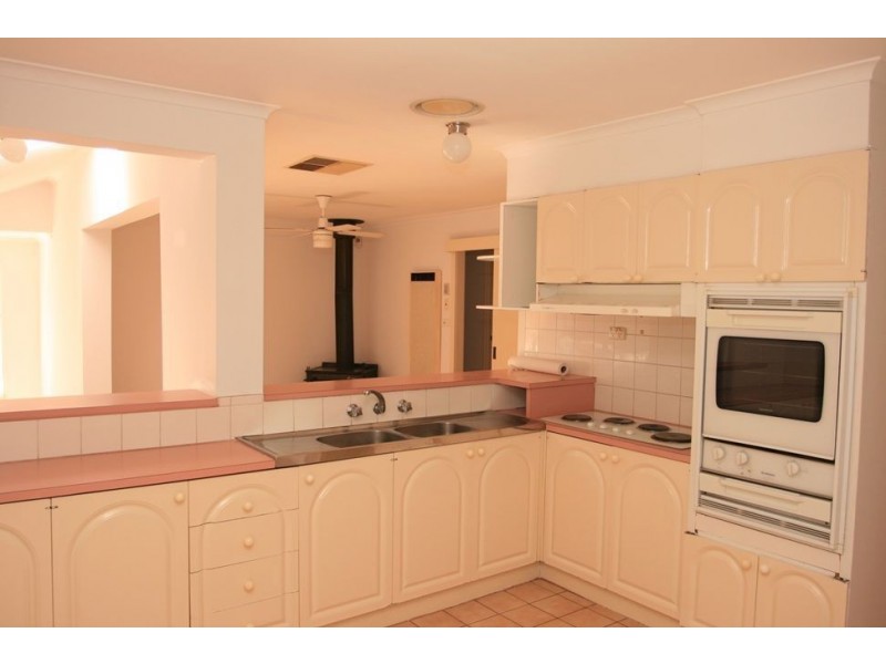 4 Claremont Crescent, Hoppers Crossing VIC 3029