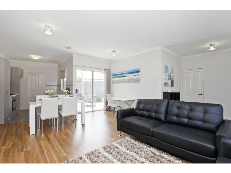 3/8 Moffatt Crescent, Hoppers Crossing VIC 3029