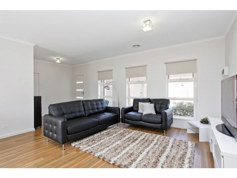 3/8 Moffatt Crescent, Hoppers Crossing VIC 3029