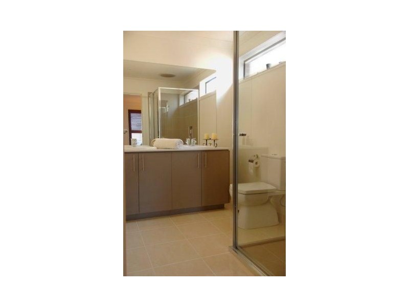 27 McWilliams Crescent, Point Cook VIC 3030