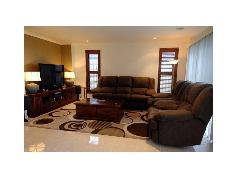 27 McWilliams Crescent, Point Cook VIC 3030