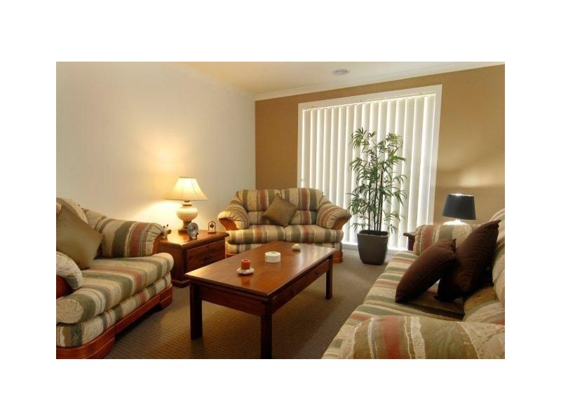 27 McWilliams Crescent, Point Cook VIC 3030