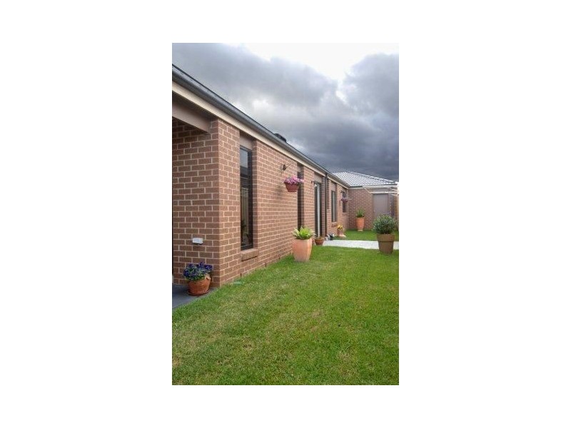 27 McWilliams Crescent, Point Cook VIC 3030