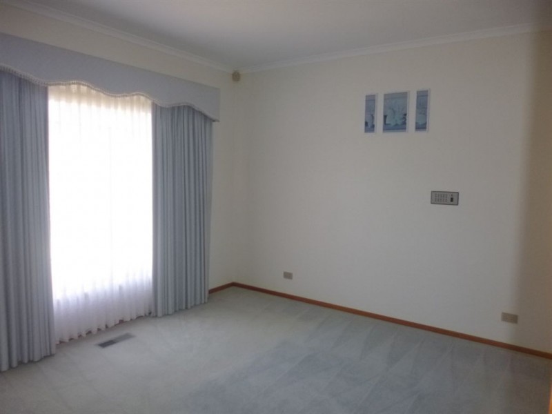 11 Hunter Avenue, Hoppers Crossing VIC 3029