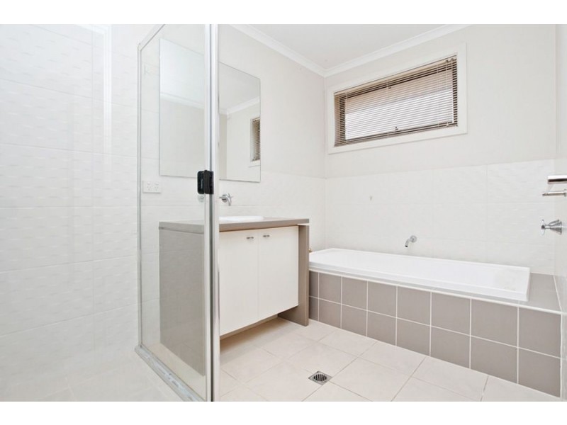 32 Turnstone Drive, Point Cook VIC 3030