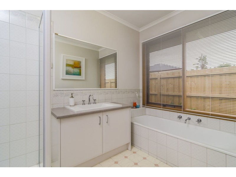 2 Nicole Court, Werribee VIC 3030