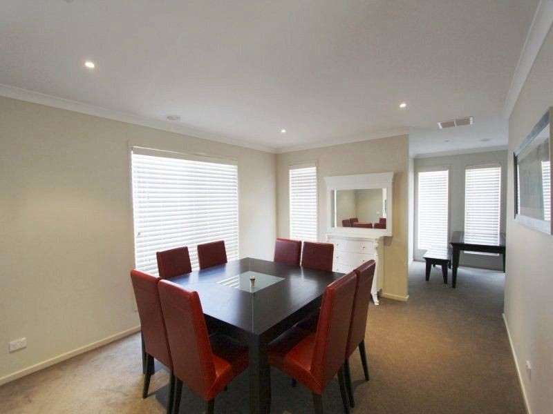 2 Stoneybrook way, Truganina VIC 3029