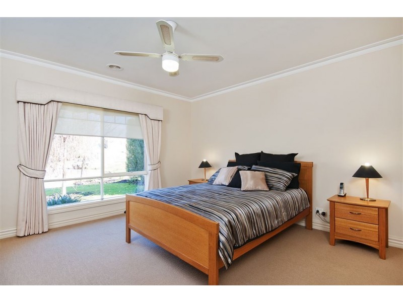 15 Little John Court, Werribee VIC 3030