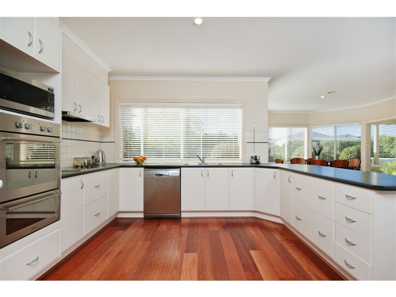 15 Little John Court, Werribee VIC 3030