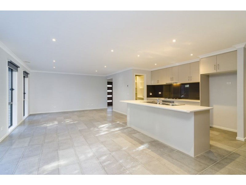 2/30 Tarneit Road, Werribee VIC 3030