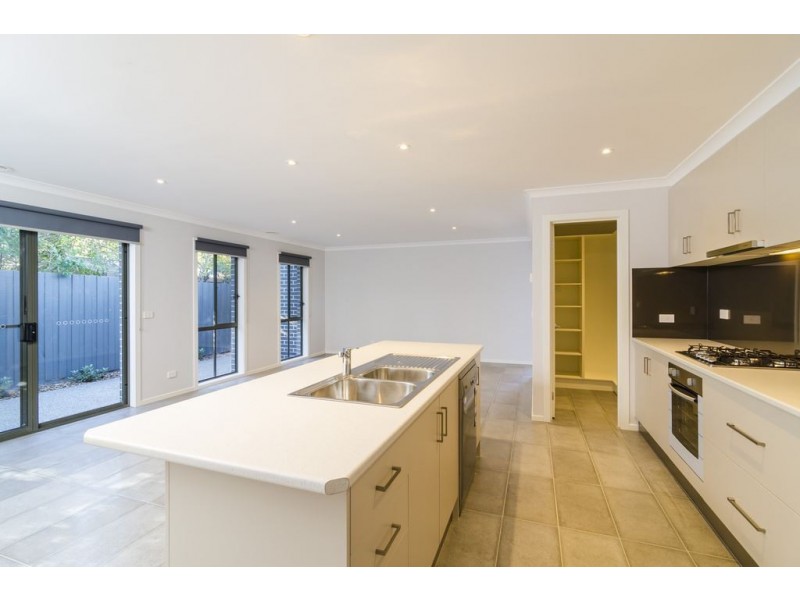 2/30 Tarneit Road, Werribee VIC 3030