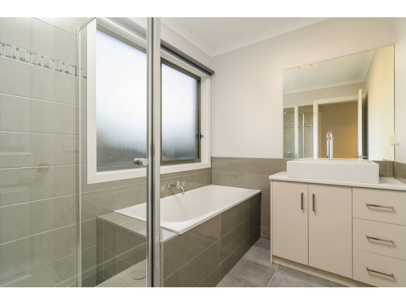 2/30 Tarneit Road, Werribee VIC 3030