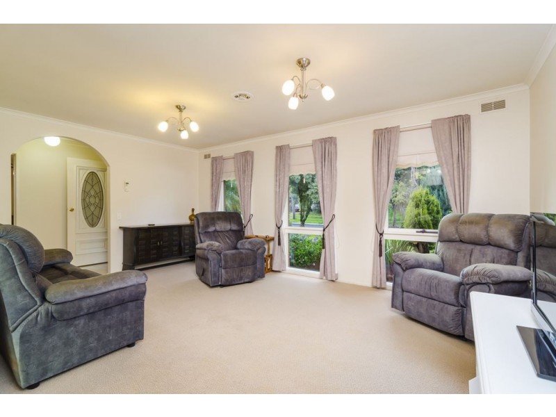 33 Manorvale Parade, Werribee VIC 3030