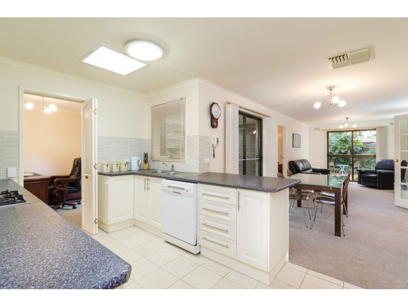 33 Manorvale Parade, Werribee VIC 3030