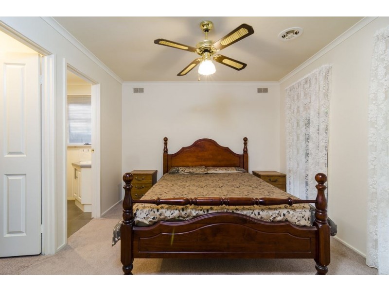 33 Manorvale Parade, Werribee VIC 3030