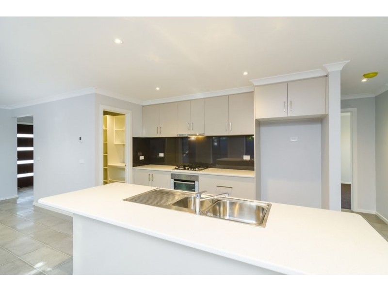 2/30 Tarneit Road, Werribee VIC 3030