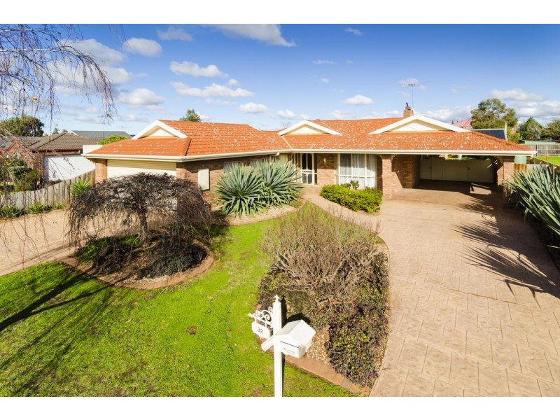 32 Montpellier Drive, Werribee VIC 3030