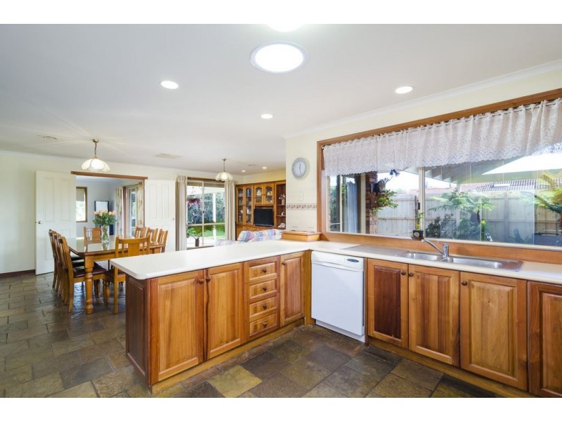 32 Montpellier Drive, Werribee VIC 3030