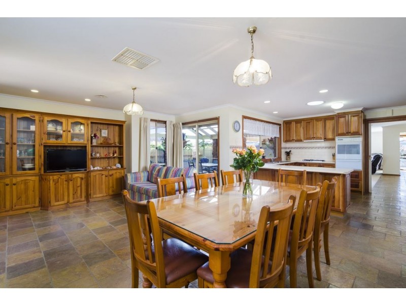 32 Montpellier Drive, Werribee VIC 3030