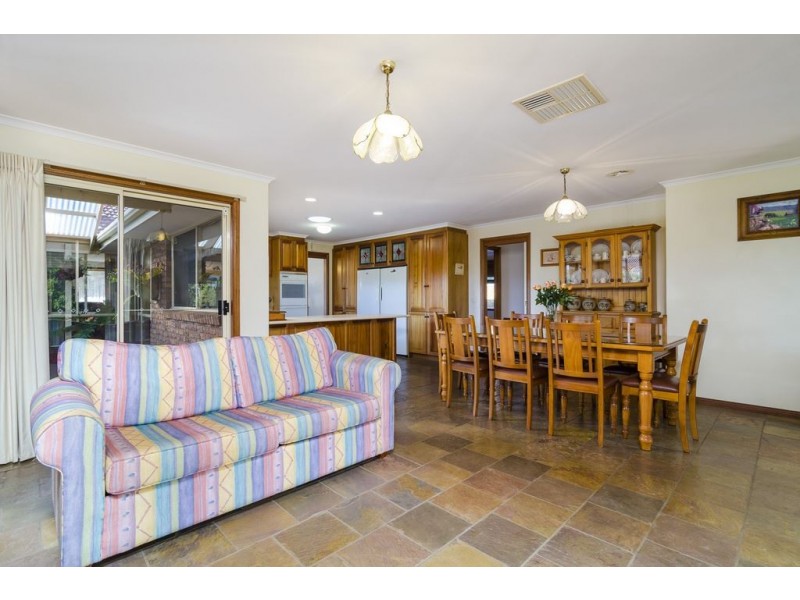 32 Montpellier Drive, Werribee VIC 3030
