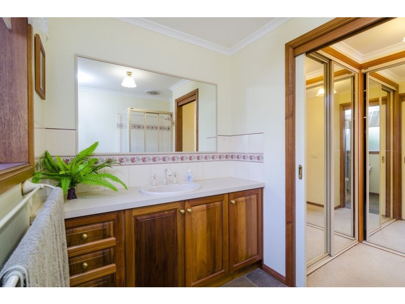 32 Montpellier Drive, Werribee VIC 3030