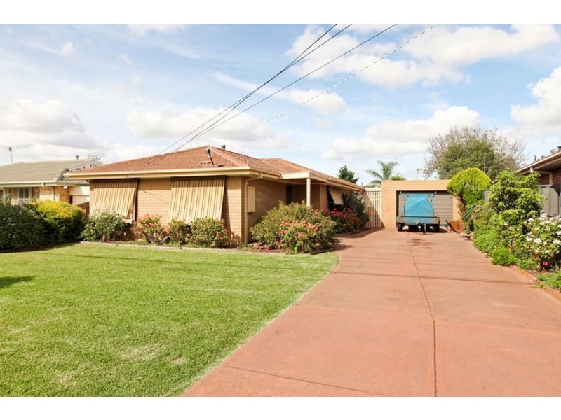 32 Dummet Ave, Hoppers Crossing VIC 3029