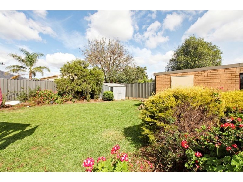 32 Dummet Ave, Hoppers Crossing VIC 3029