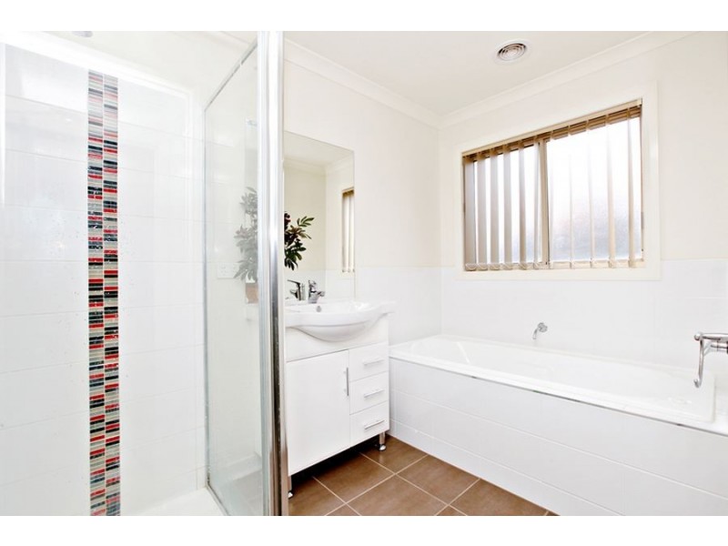 12 Vicky Court, Point Cook VIC 3030