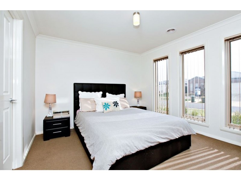 12 Vicky Court, Point Cook VIC 3030