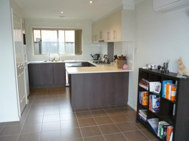 12 Vicky Court, Point Cook VIC 3030
