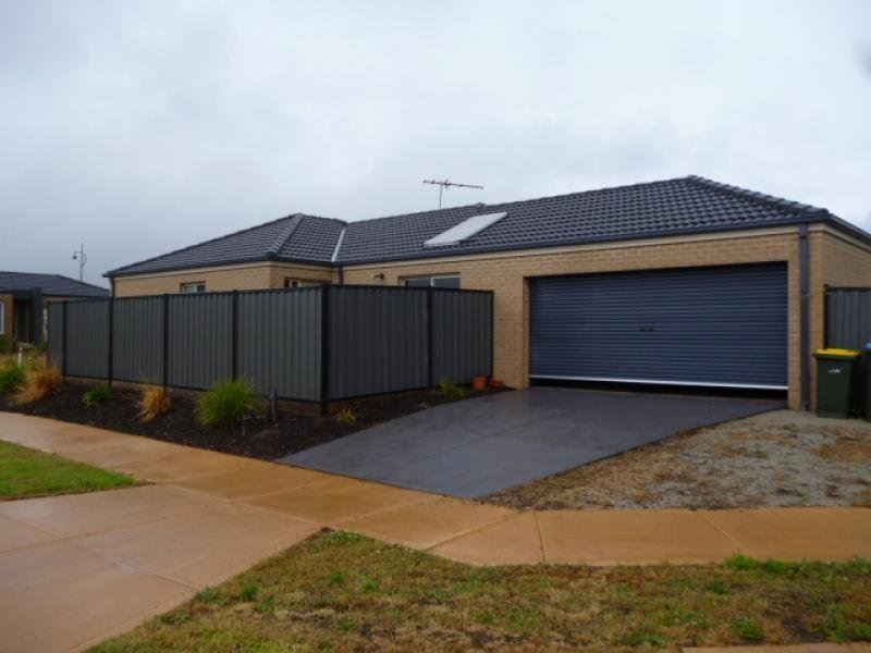 12 Vicky Court, Point Cook VIC 3030