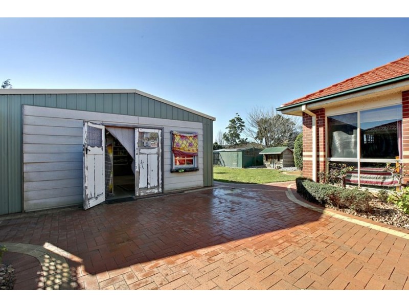 61 Wildflower Crescent, Hoppers Crossing VIC 3029