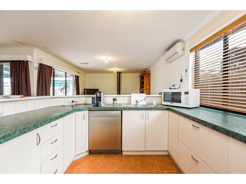 8 Dongala Drive, Werribee VIC 3030