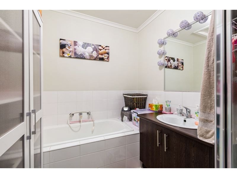 2/47 West Meadows Lane, Truganina VIC 3029