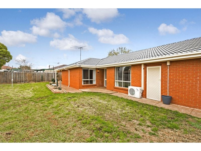 10 Alkira Close, Wyndham Vale VIC 3024