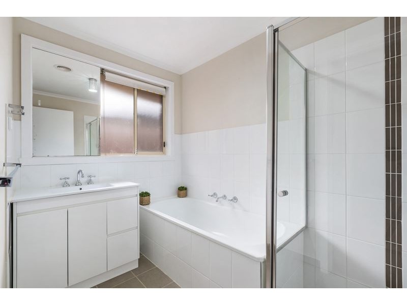 10 Alkira Close, Wyndham Vale VIC 3024