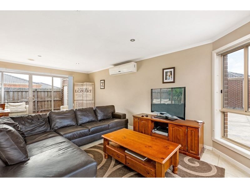 2/9 Swinburne Court, Truganina VIC 3029