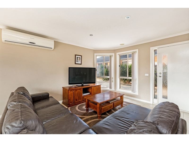 2/9 Swinburne Court, Truganina VIC 3029