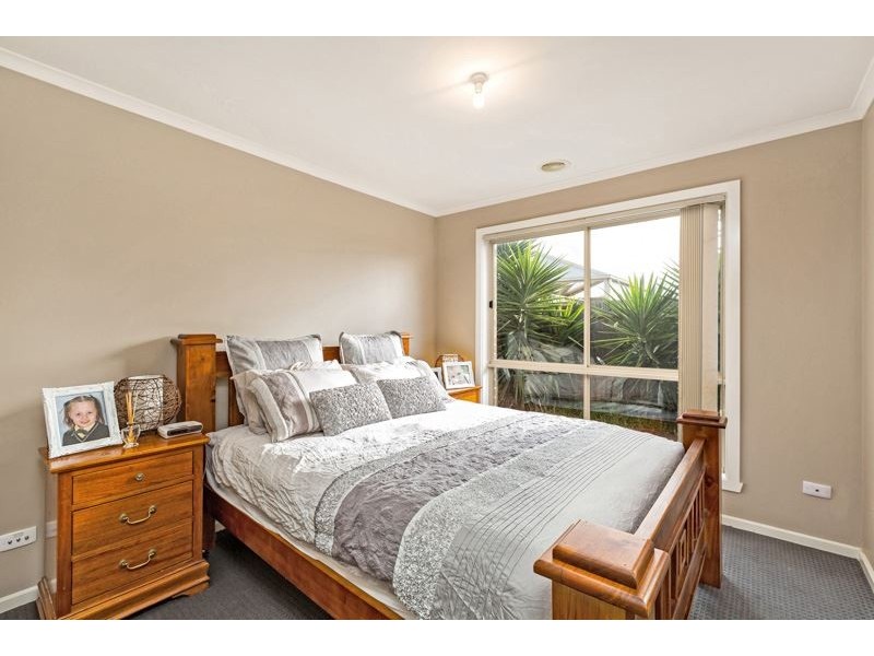 2/9 Swinburne Court, Truganina VIC 3029