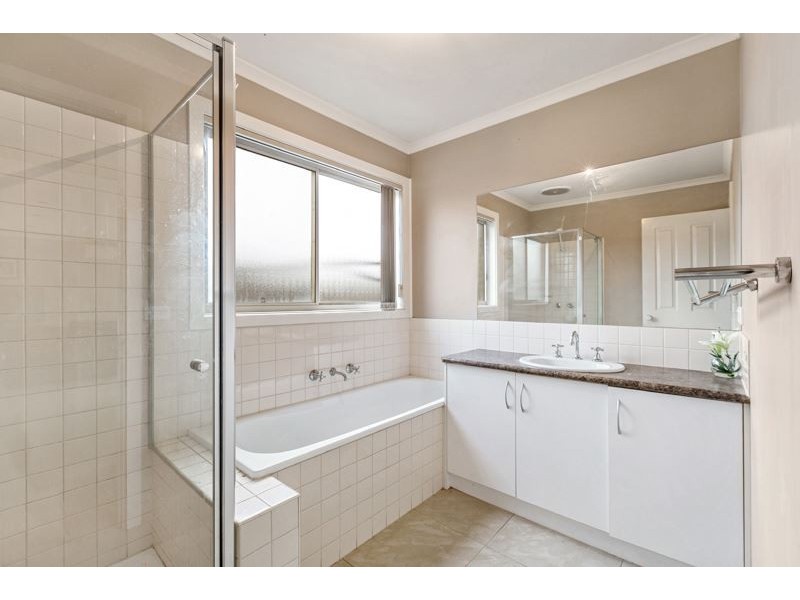 2/9 Swinburne Court, Truganina VIC 3029